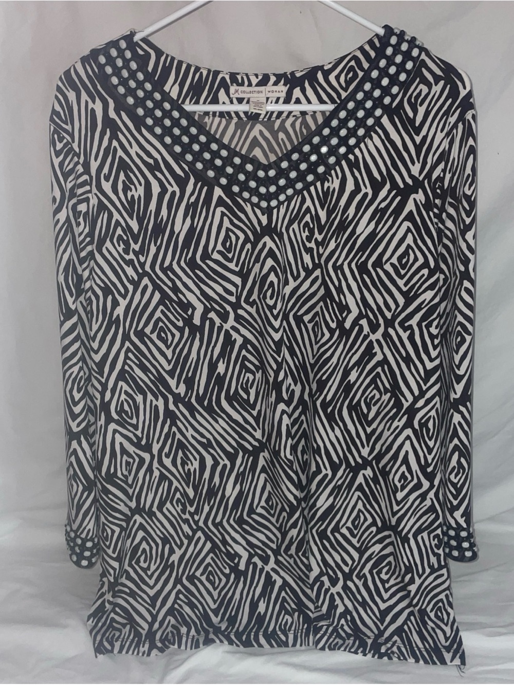 JM Collection Black and White Geometric V-Neck Long Sleeve Top